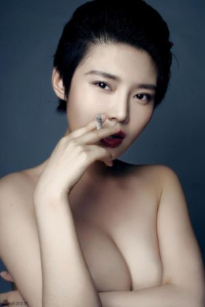 欧美纹身小图案男生_1080P在线观看
